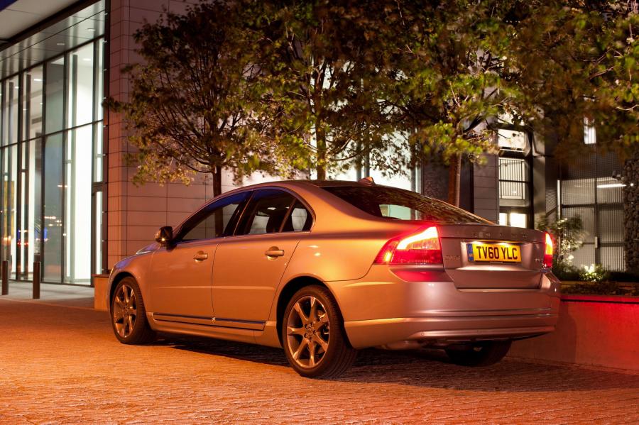  Volvo S80 2009 года  (фото 38 из 76)